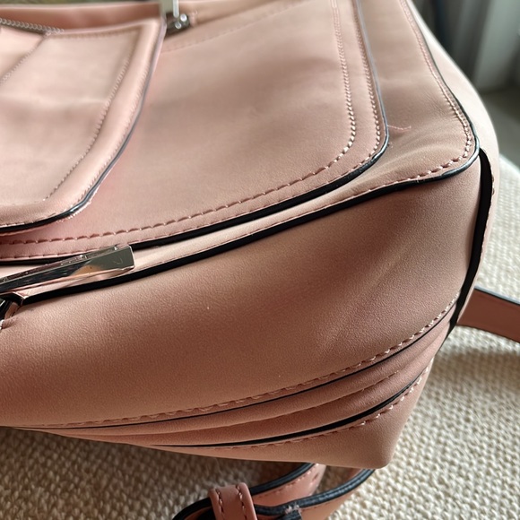 Gap backpack 🎒 great condition! Color pink ! One size - Picture 2 of 16